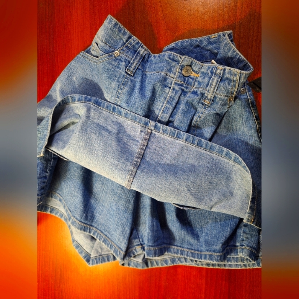 Gloria Vanderbilt Short Blue denim Jean Skirt size 12